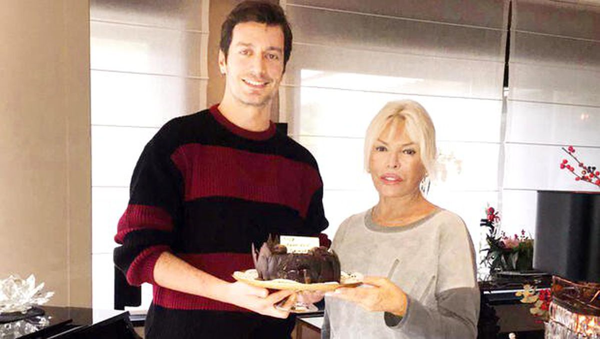Ajda Pekkan\'dan vokalistine 1 milyon kutlaması