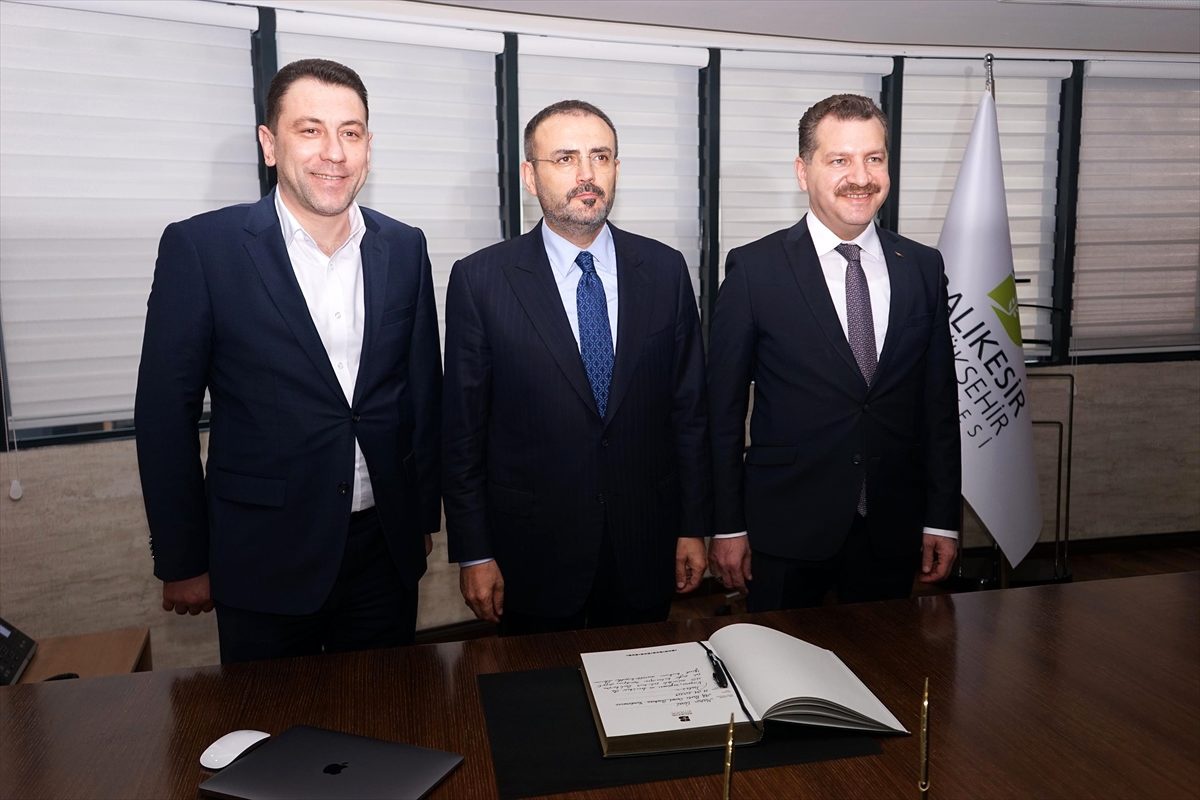 AK Parti\'li Ünal: "Planları, tuzakları boza boza yolumuza devam edeceğiz"