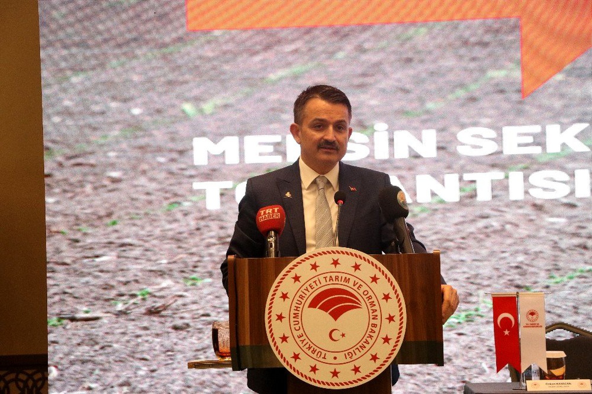 Bakan Pakdemirli: "Tarım ve gıda savunma sanayi kadar önemli"