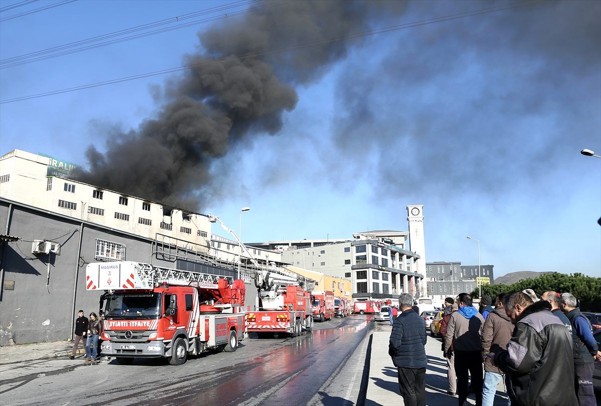 Başakşehir\'de iş yeri yangını