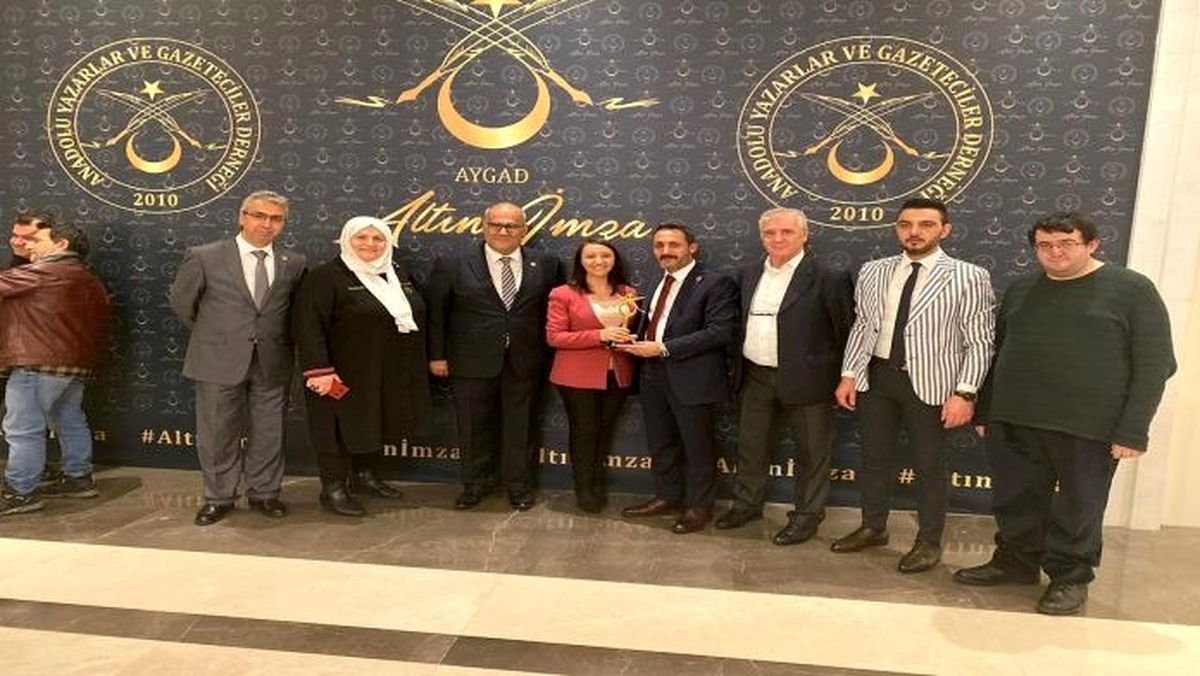 Başkan Tekin\'e başarı ödülü verildi