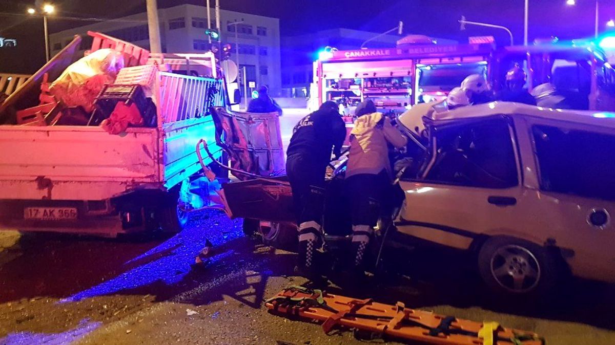 Çanakkale\'de trafik kazası: 2 yaralı