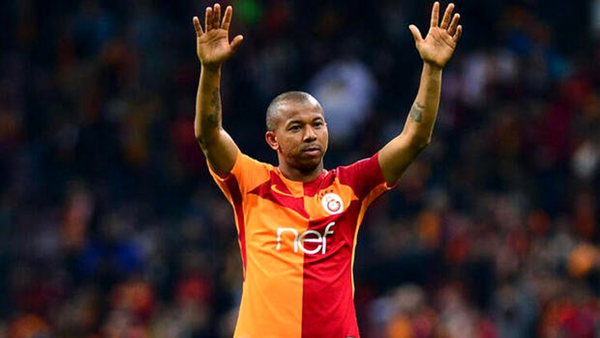 Galatasaray\'da Mariano\'nun menajeri kampa geldi!