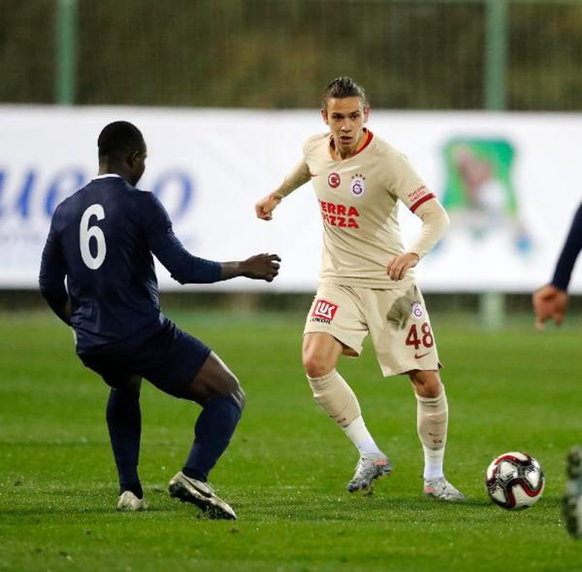 Galatasaray, ikinci hazırlık maçında Adana Demirspor\'u 1-0\'la geçti