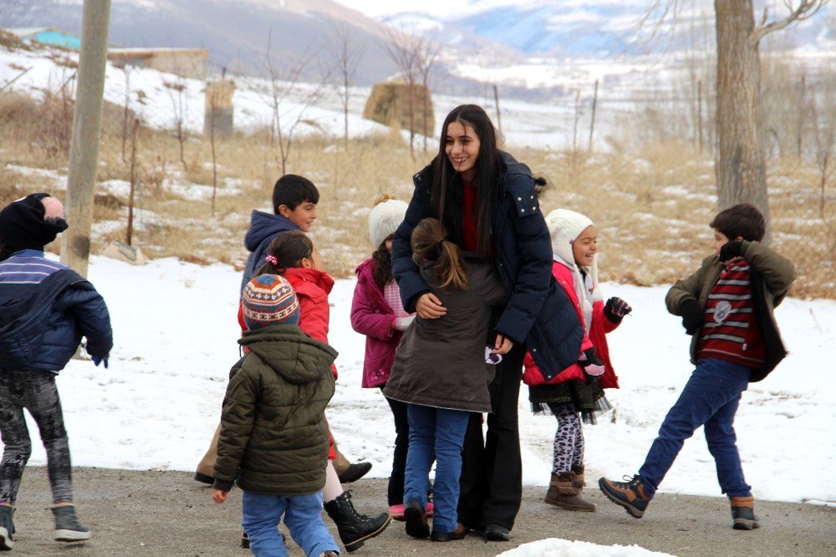 Gündüzleri öğretmen, akşamları öğrenci