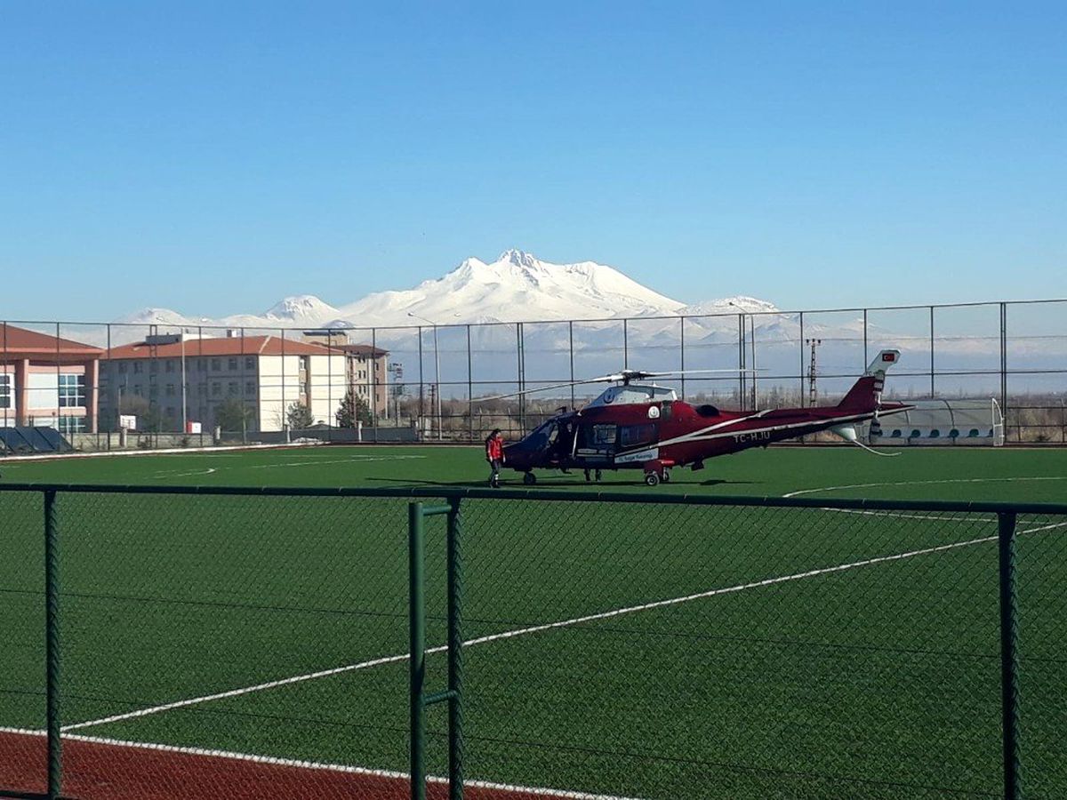 Helikopter ambulans açık kalp ameliyatı geçiren vatandaş için havalandı