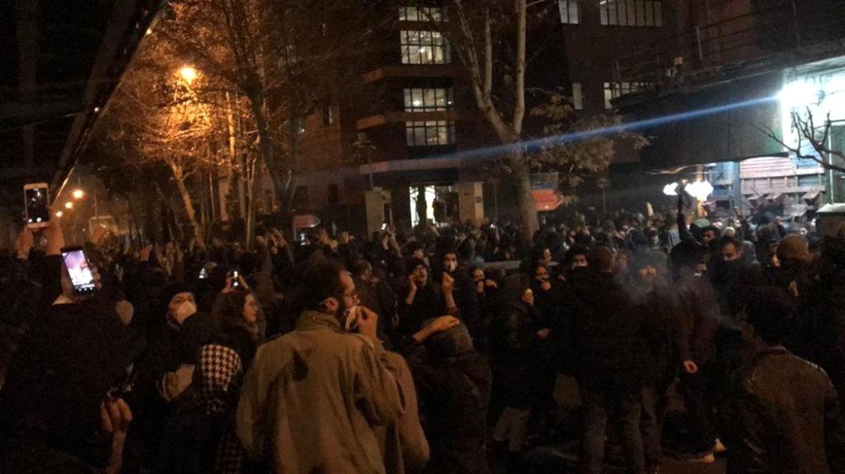 İran\'da Ukrayna uçağının düşürülmesi protesto edildi