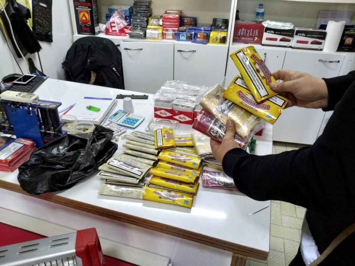 İzmir\'de binlerce paket kaçak sigara ele geçirildi
