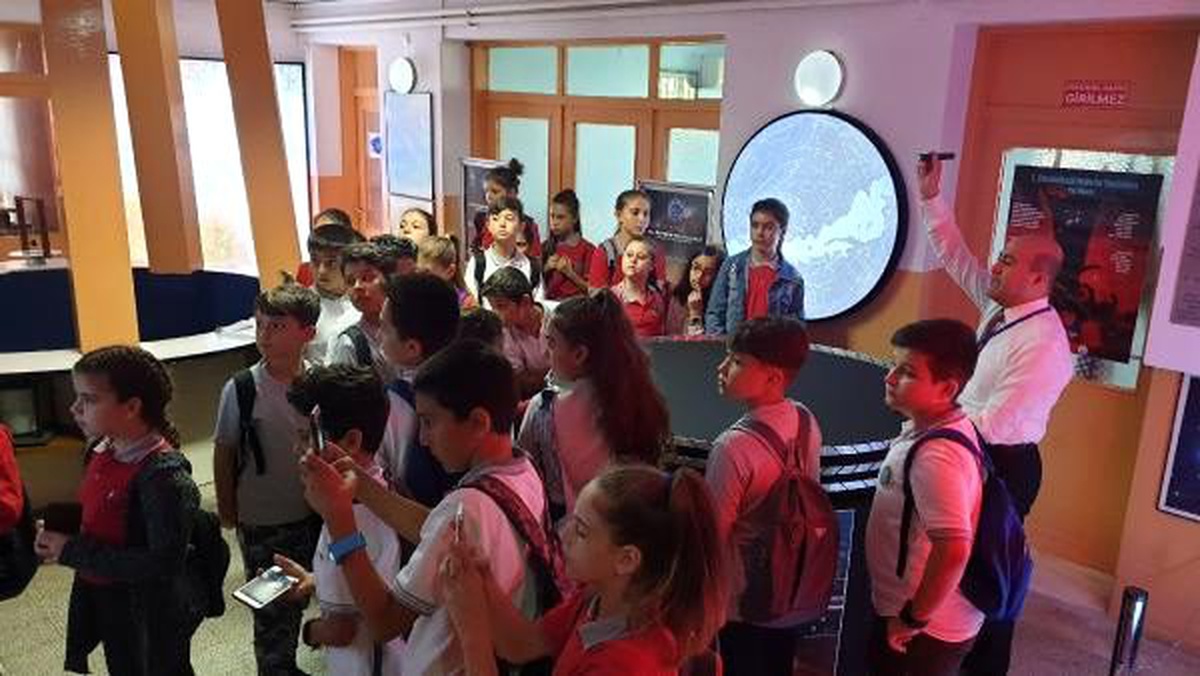 İzmir\'deki gözlemevi, Türkiye\'nin en büyük gök taşına ev sahipliği yapıyor