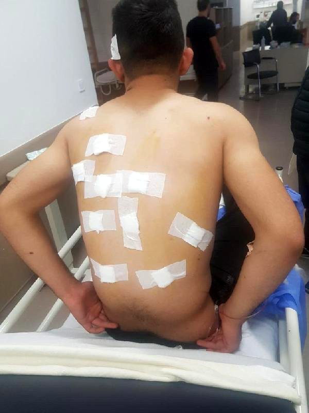 Kaybolan koyununu ararken avcıların hedefi oldu