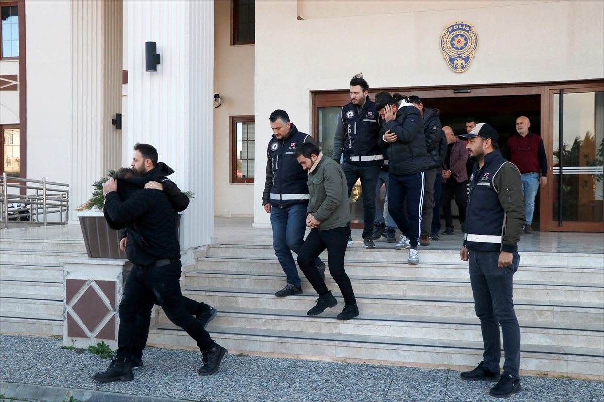 Muğla\'da düzensiz göçmenleri taşıyan botun batmasına ilişkin 10 zanlı tutuklandı