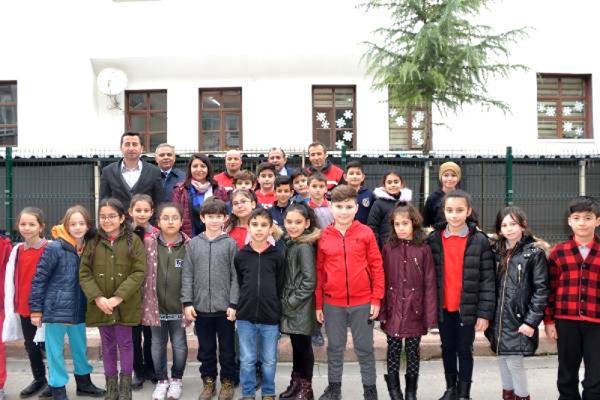 Öğrencilerden temizlik görevlisine duygulandıran notlar