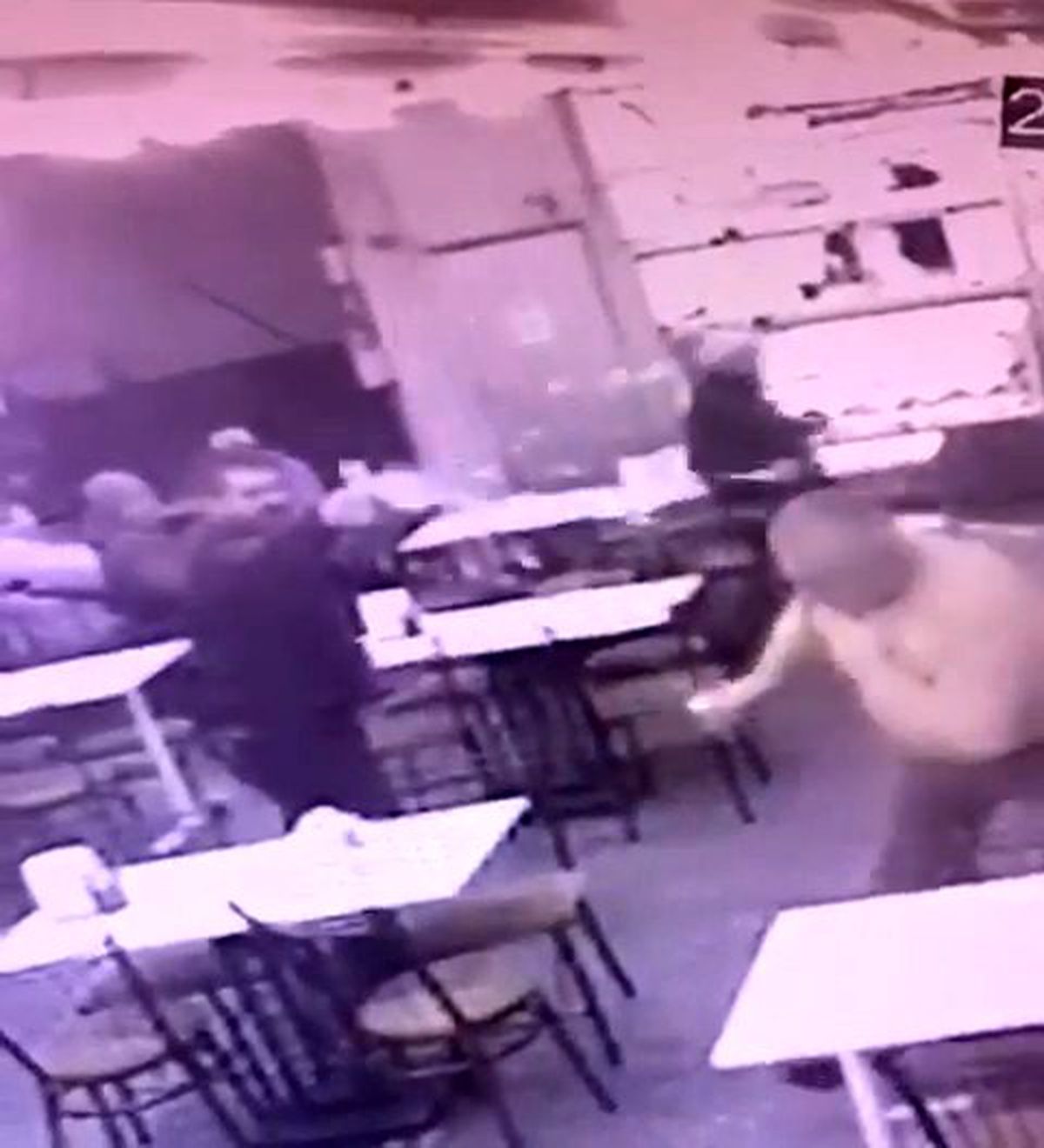 Park ederken başka araca sürttü, çıkan kavgada iki kişiyi vurdu