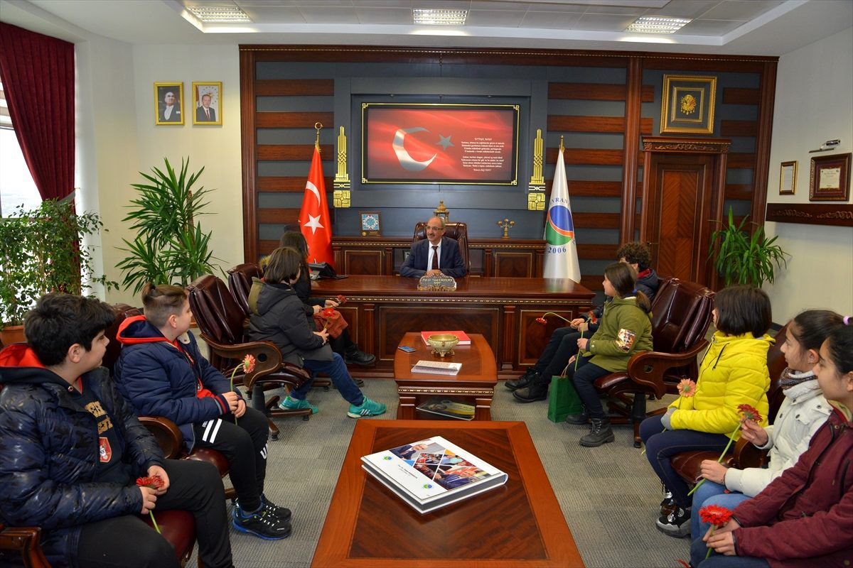 Rektör Karakaya, ortaokul öğrencileriyle bir araya geldi