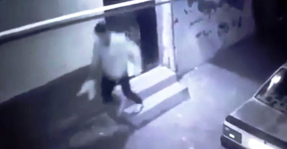 Şanlıurfa\'da ayakkabı hırsızlığı güvenlik kamerasına yansıdı