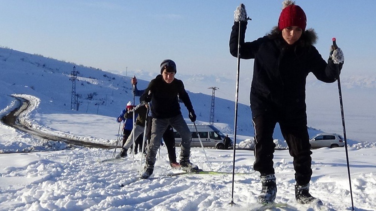 Sporcular, kayaklı koşu şampiyonasına yüksek kesimlerde hazırlanıyor