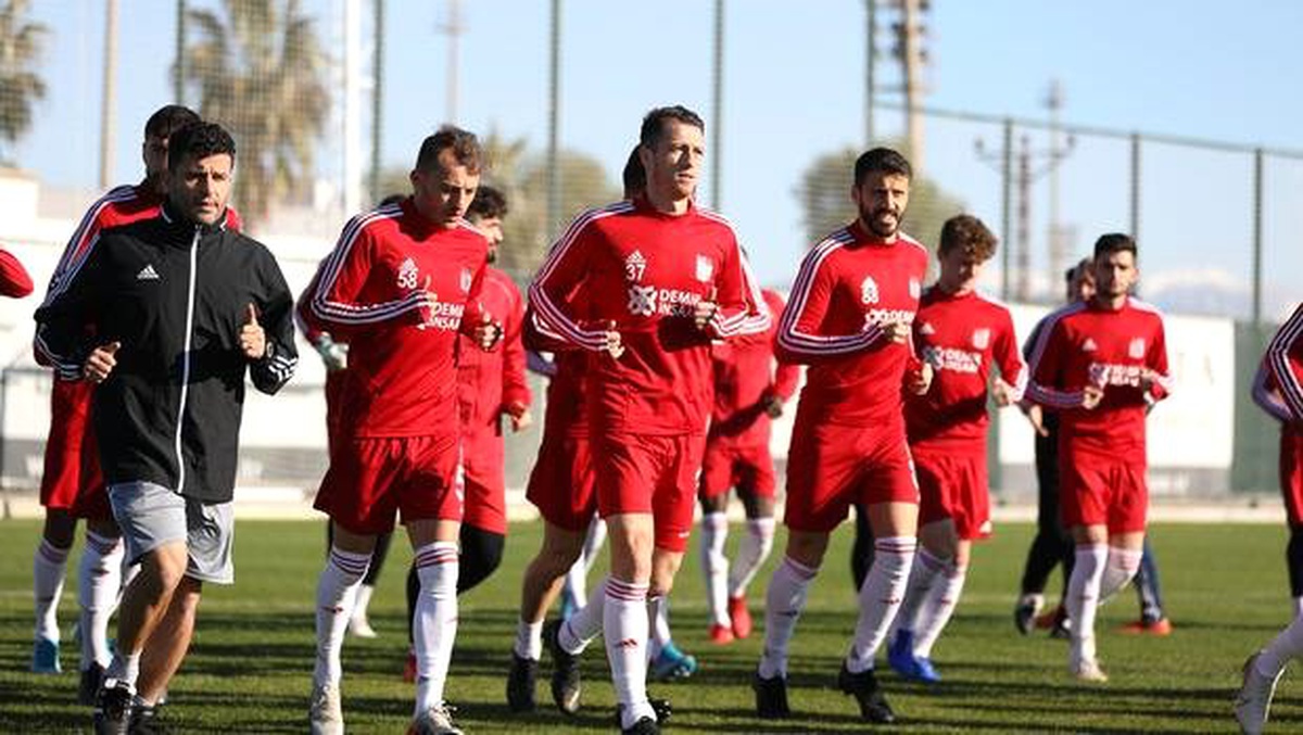 Süper Lig lideri Sivasspor, Antalya kampını tamamladı!