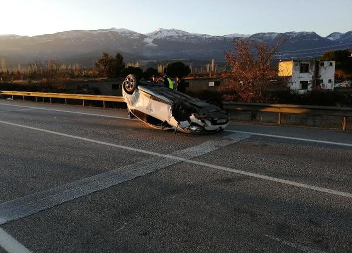 Takla atan otomobilin sürücüsü yaralandı