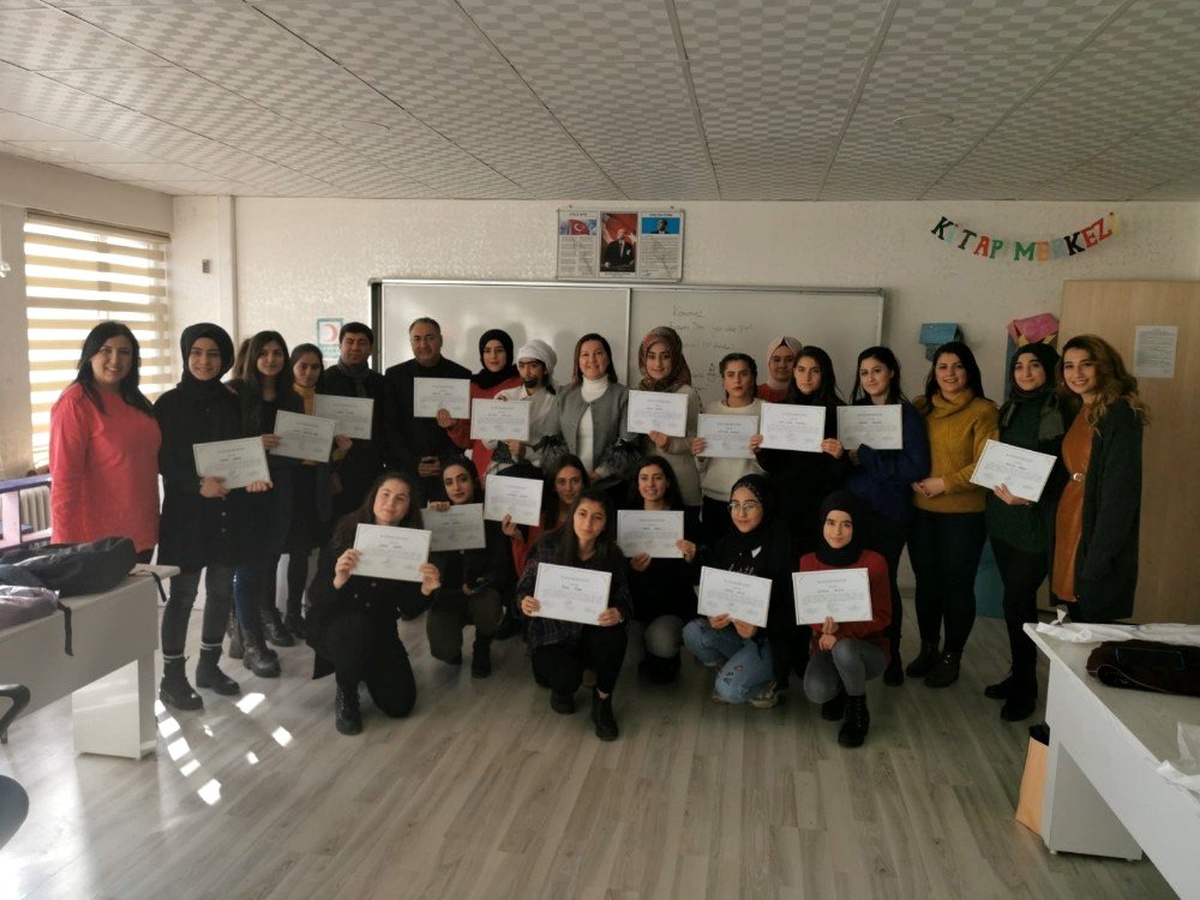 Tatvan\'da öğrencilere "Masal ve Hikaye Anlatıcılığı" eğitimi verildi