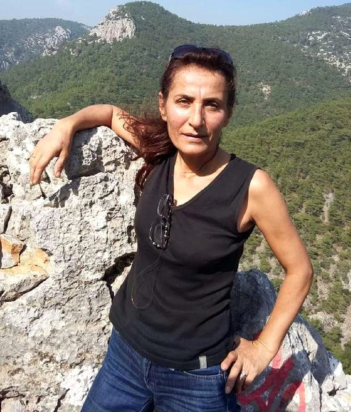 Torbalı\'da sağlık müdürü ve doktor eşini öldüren sanık intihar etti