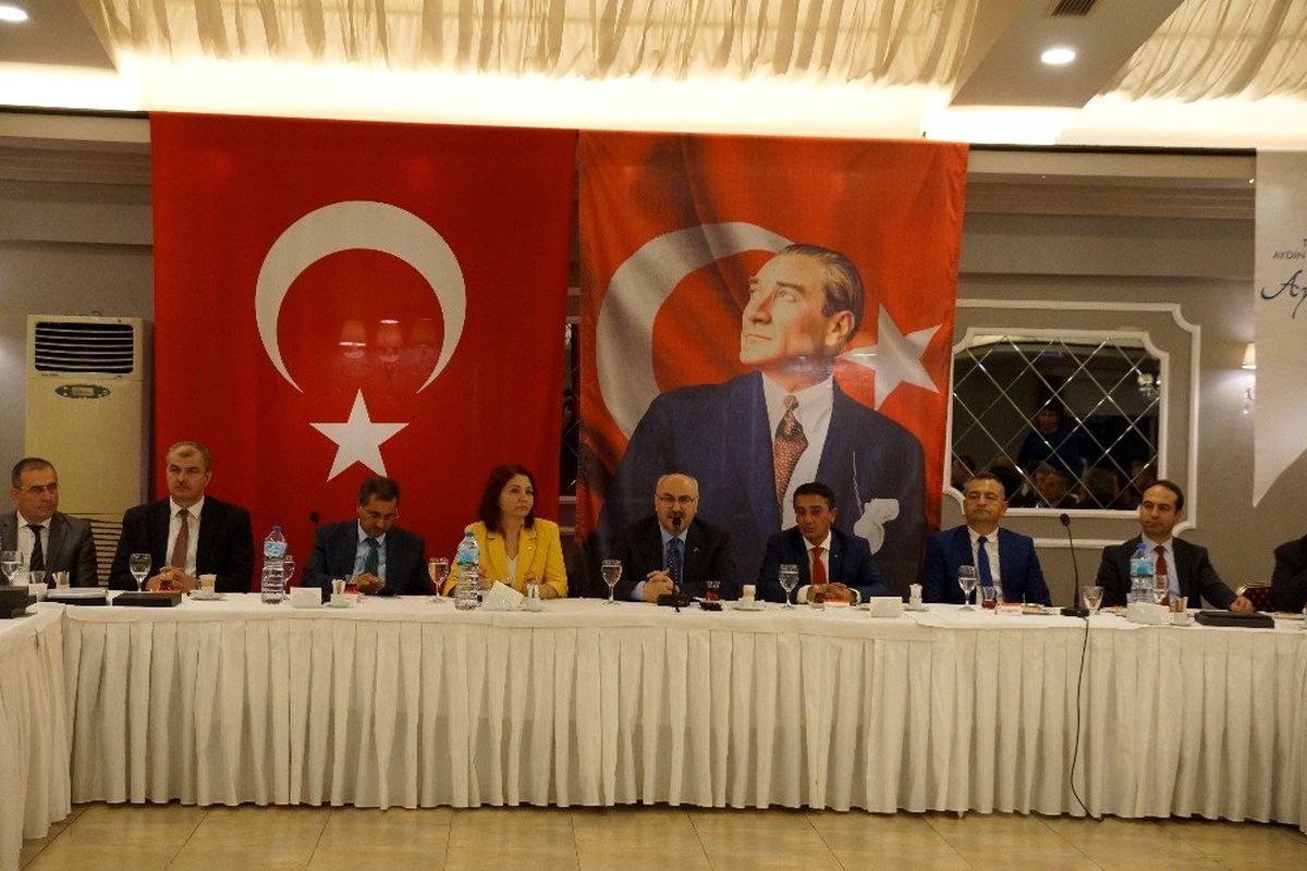 Vali Köşger, gazeteciler ile yemekte buluştu