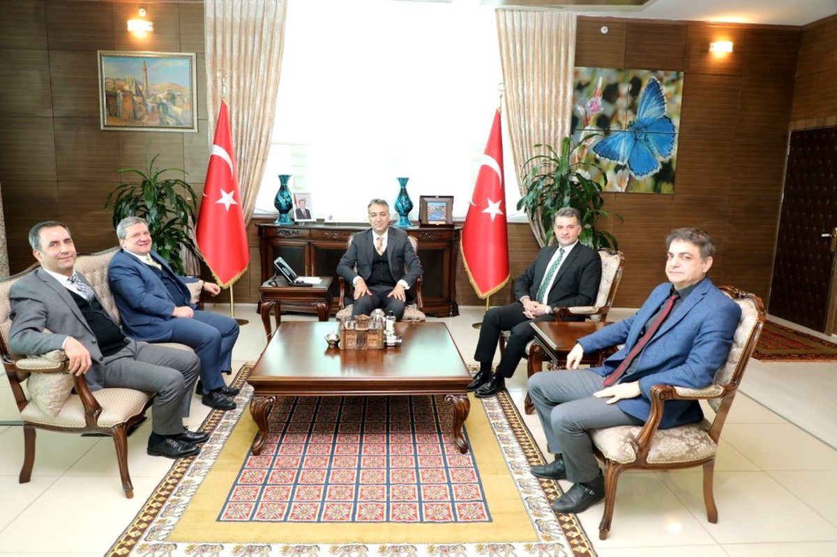 Vali Oktay Çağatay, VEDAŞ Genel Müdürü Sami Kovancı\'yı makamında ağırladı
