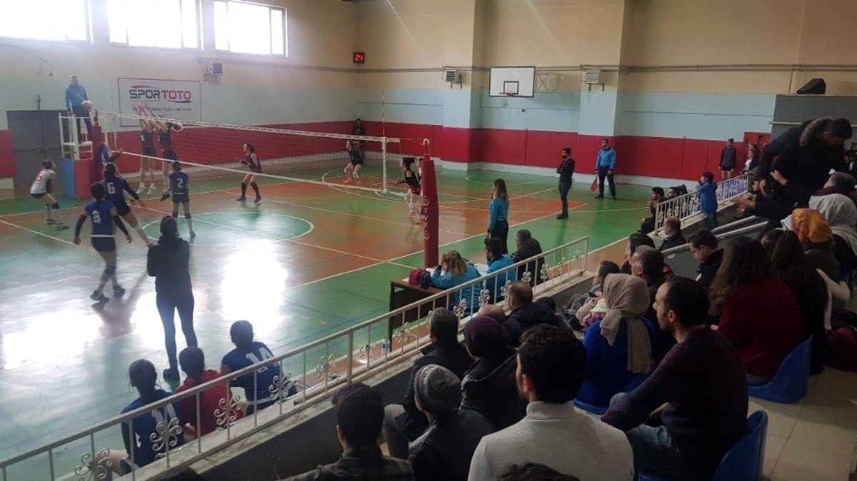 Van Büyükşehir Belediyesi kadın voleybol takımı haftayı galibiyetle kapadı