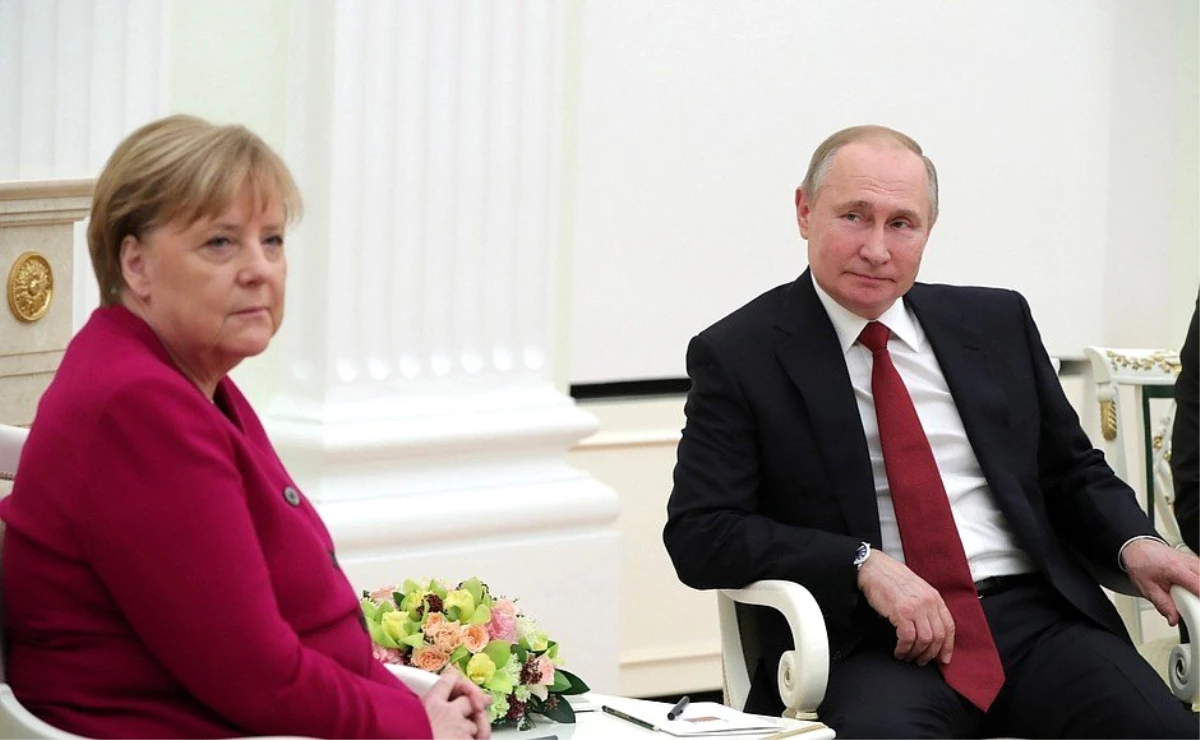 Vladimir Putin: "Libya sorunu bölgesel değil global bir sorun"