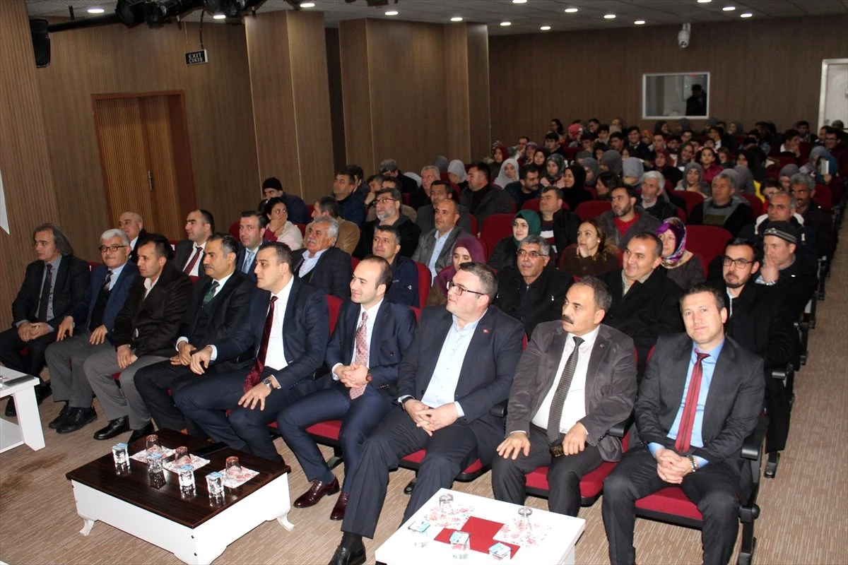 Yunak\'ta "Çocuk ve Ergenlerde Teknoloji Bağımlılığı" Konferansı