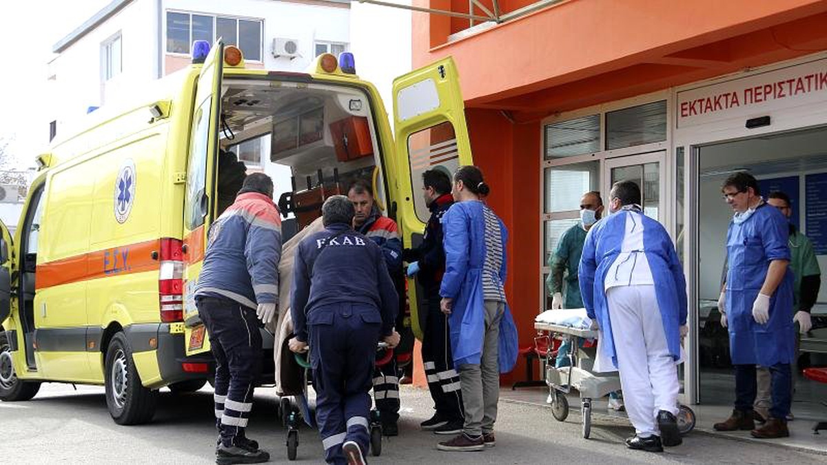 Yunanistan\'da göçmen teknesi battı: Ölü sayısı en az 12