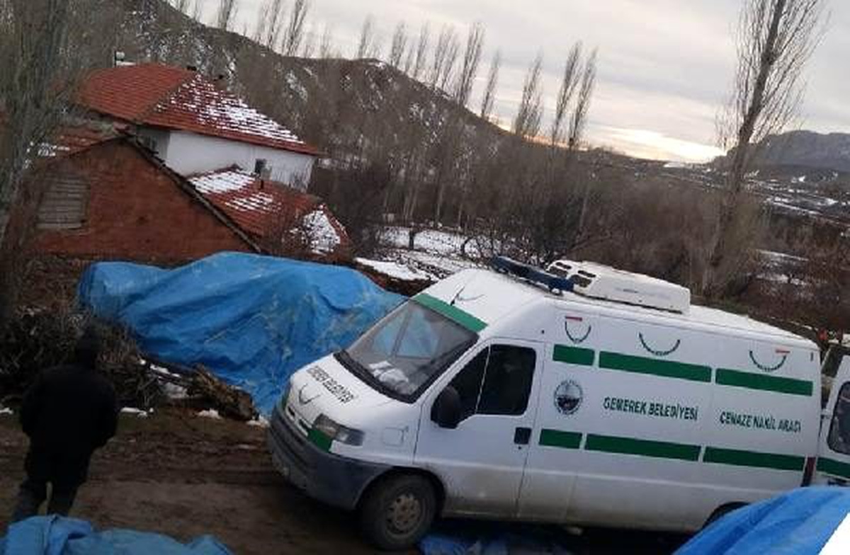 4 çocuk annesinin tavana asılı cansız bedeni bulundu