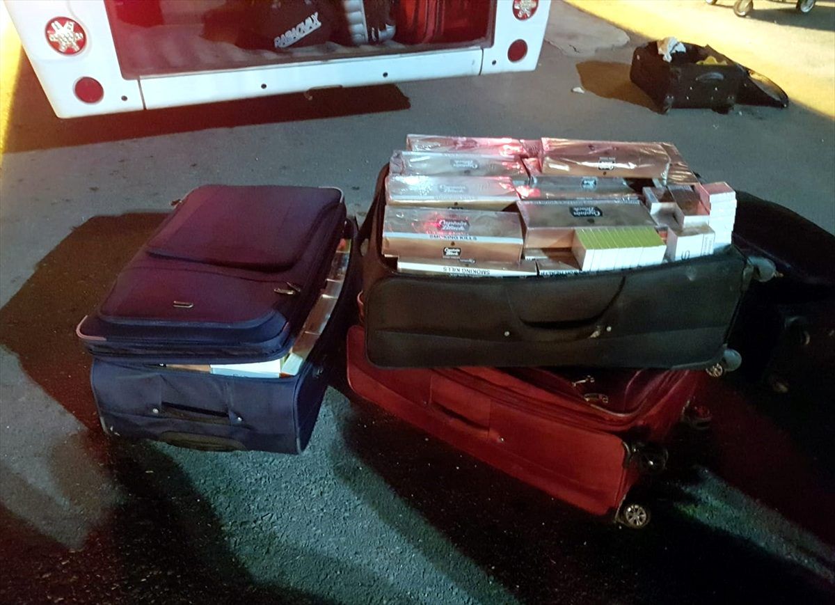 Adana\'da otobüste kaçak elektronik sigara kartuşu ve sigara ele geçirildi