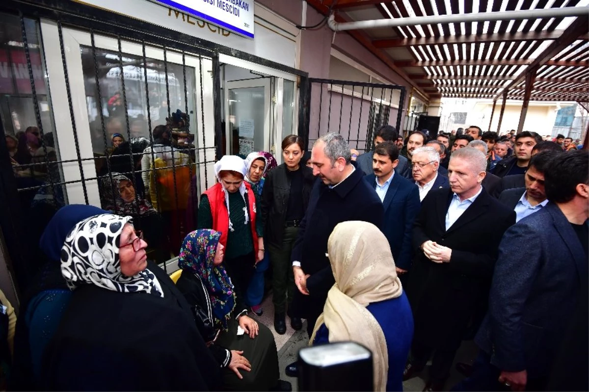 Bakan Gül\'den şehidin ailesine taziye ziyareti