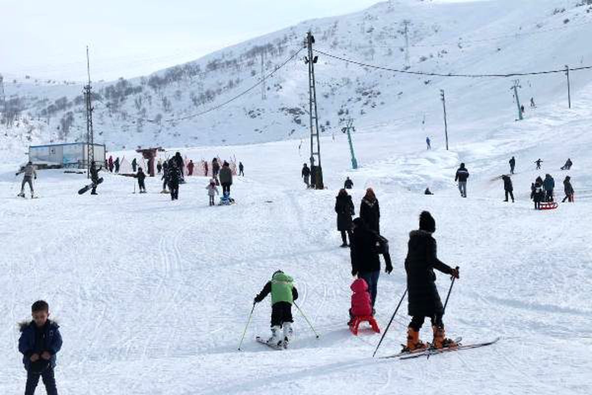 Bitlis\'teki kayak merkezinde hafta sonu yoğunluğu
