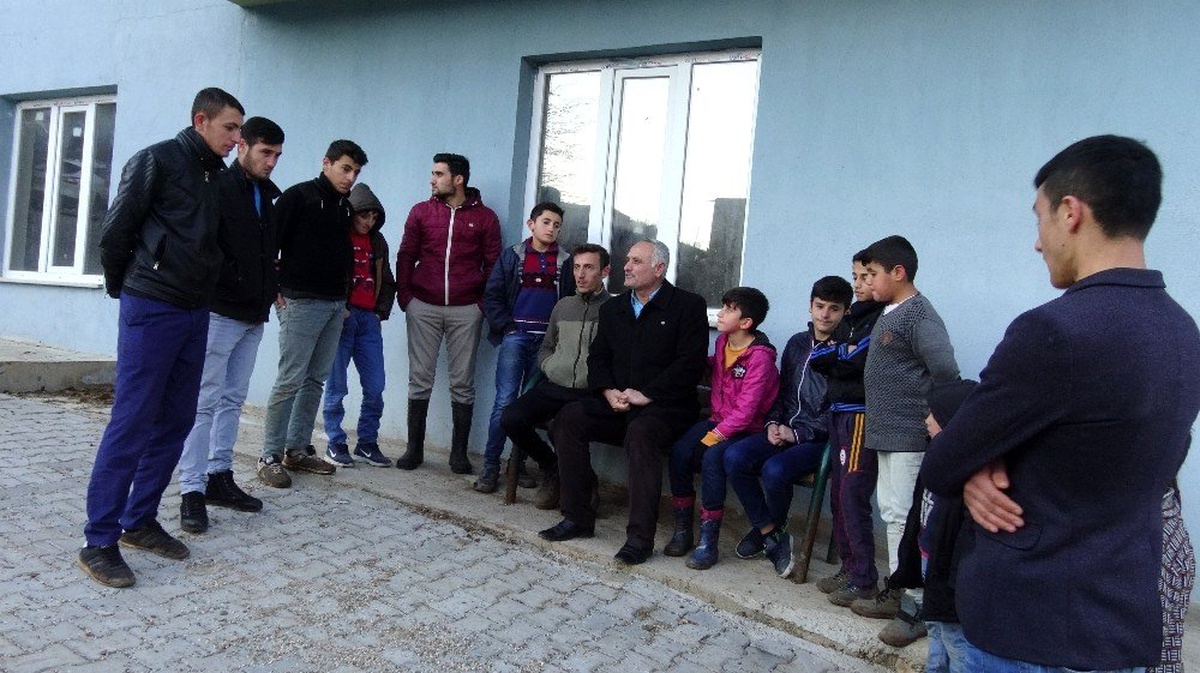 Cumhurbaşkanı Erdoğan\'ın sigara hassasiyeti köydeki vatandaşlara sigarayı bıraktırdı