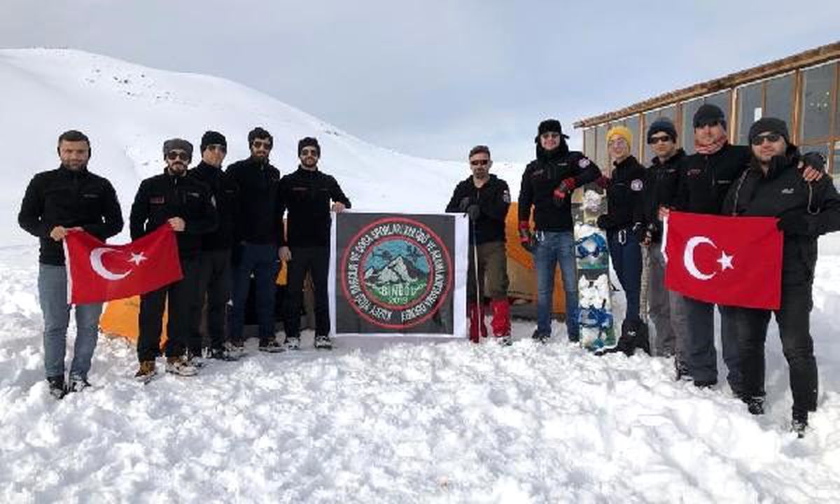 Dağcılardan Bingöl\'deki Hesarek Dağı\'na zirve tırmanışı