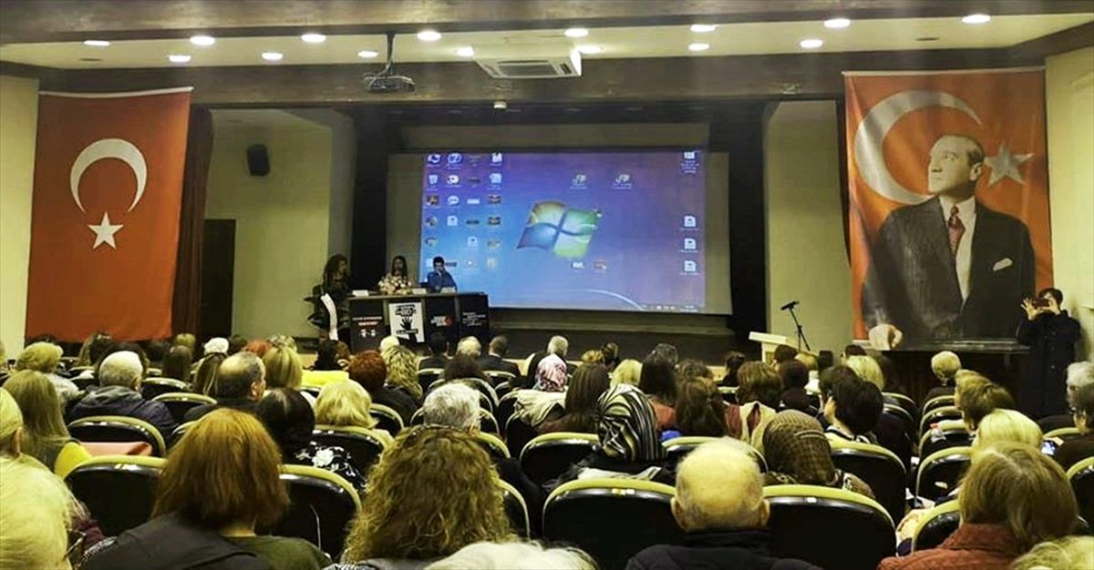 Gelibolu\'da "Kadına Şiddete Dur De" paneli
