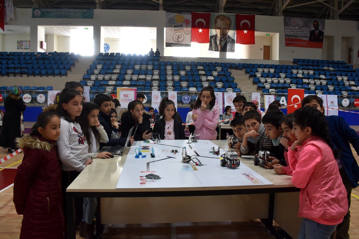 Hakkari\'de "geleceğin teknoloji yıldızı" adayları yeteneklerini sergiledi