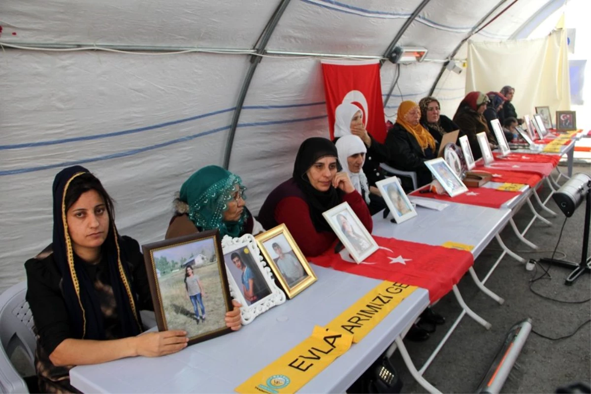 HDP önündeki ailelerin evlat nöbeti 132\'nci gününde