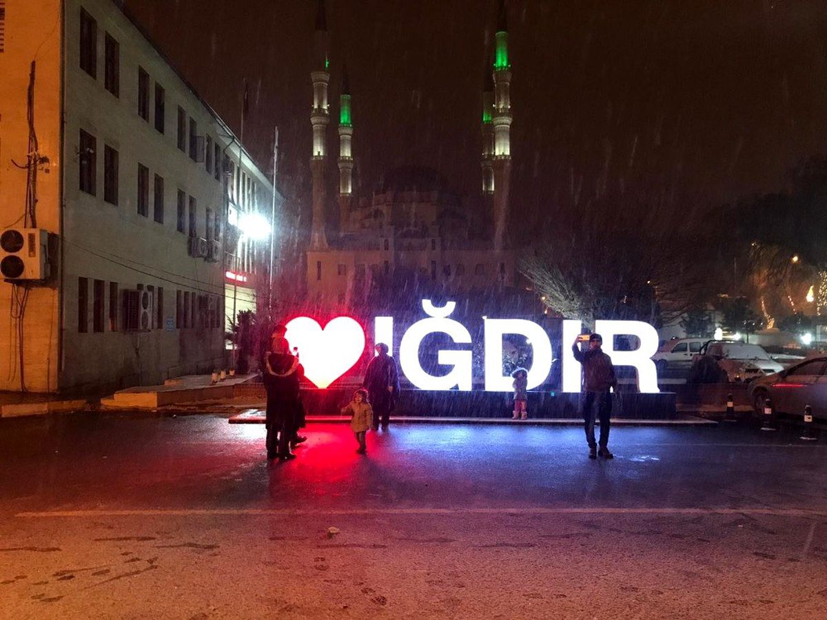 Iğdır\'a beklenen kar yağdı