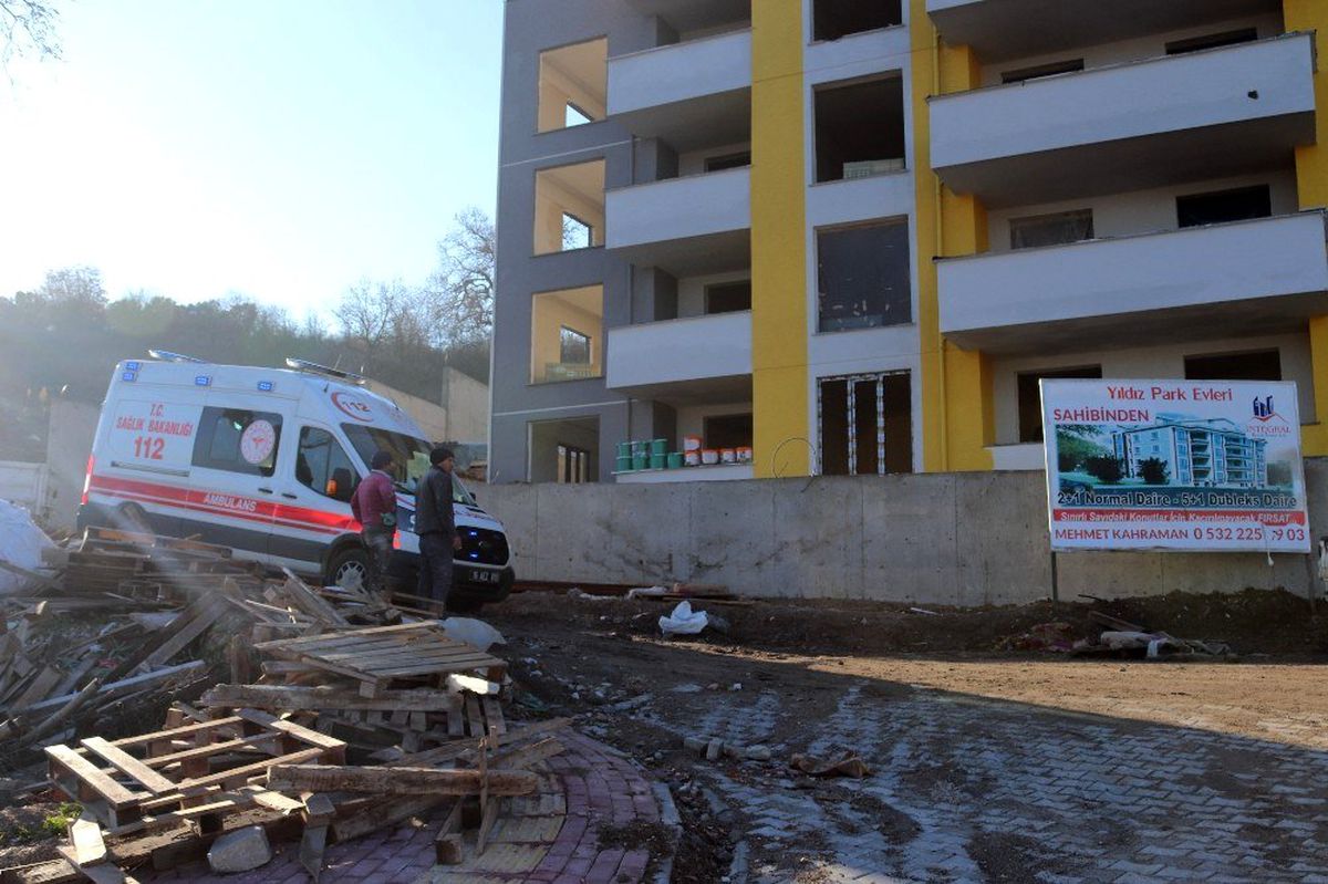 İlk iş gününde inşaattan düşerek yaralandı