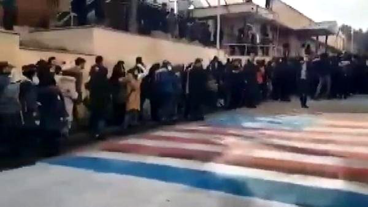 İran\'daki protestolarda dikkat çeken görüntü