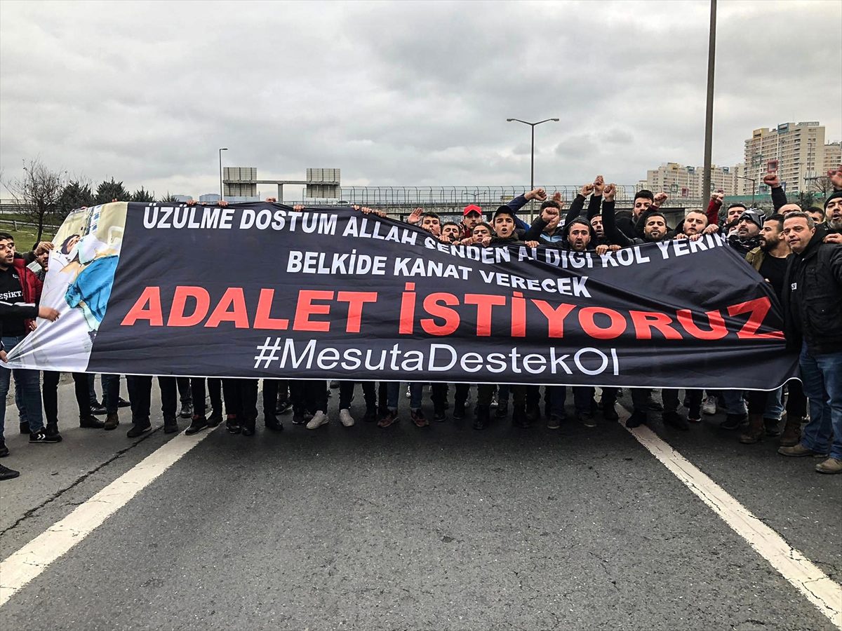 İstanbul\'da, arkadaşları trafik kazasında yaralanan motosikletlilerden eylem