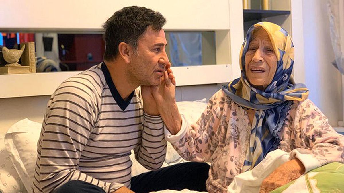İzzet Yıldızhan\'ın annesi hayatını kaybetti