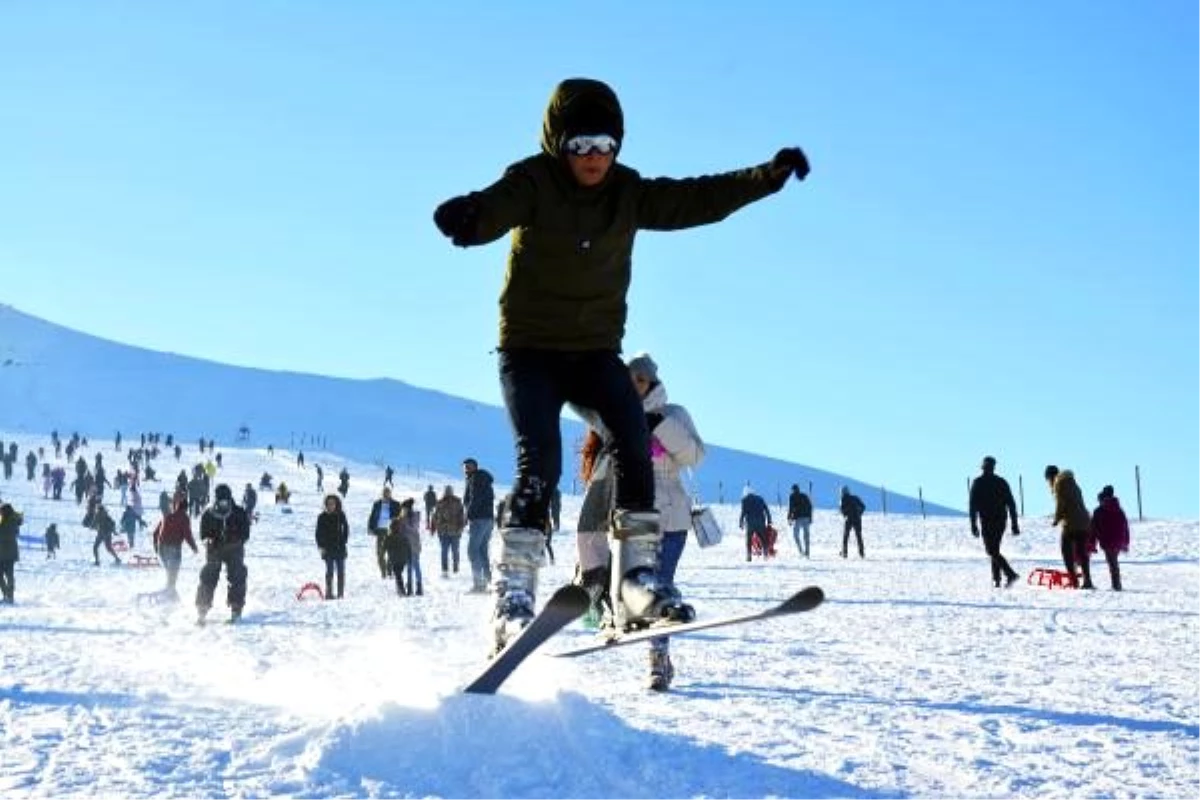 Karacadağ\'da, davullu zurnalı kayak