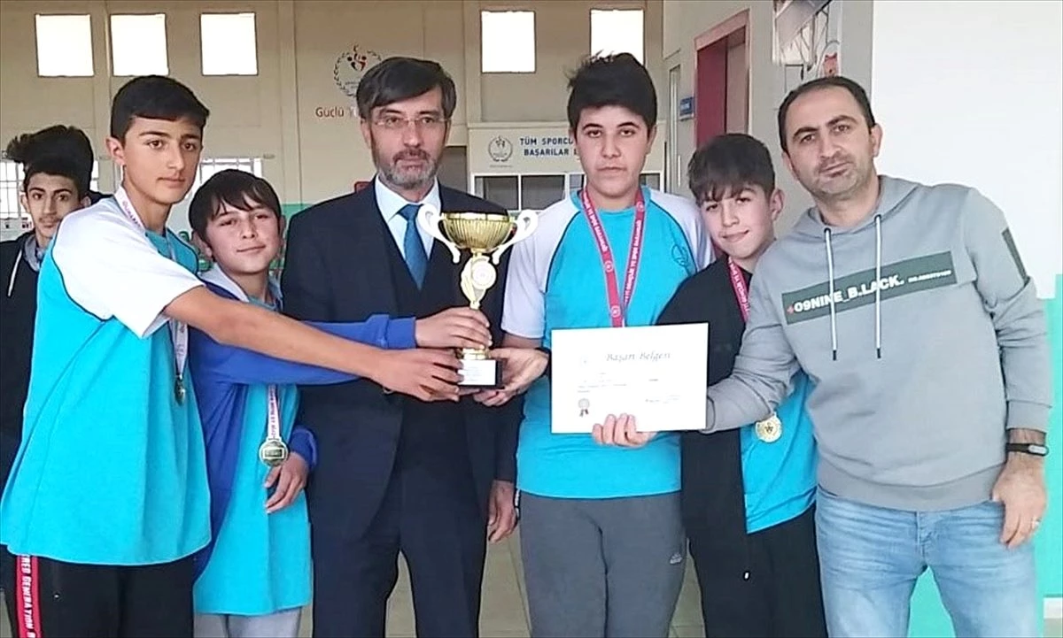 Kırşehir\'de yıldızlar ve gençler dart il birinciliği müsabakaları