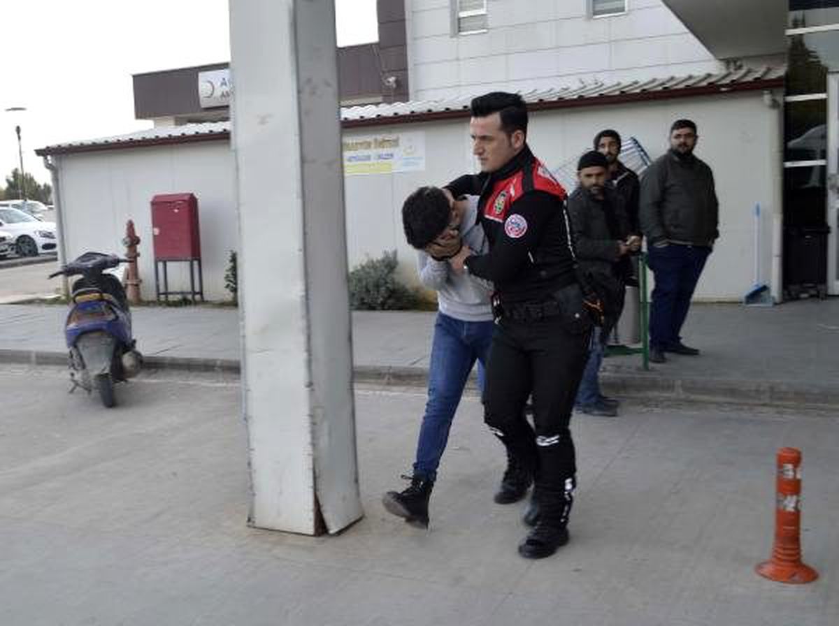 Otomobildeki uyuşturucuya 2 gözaltı