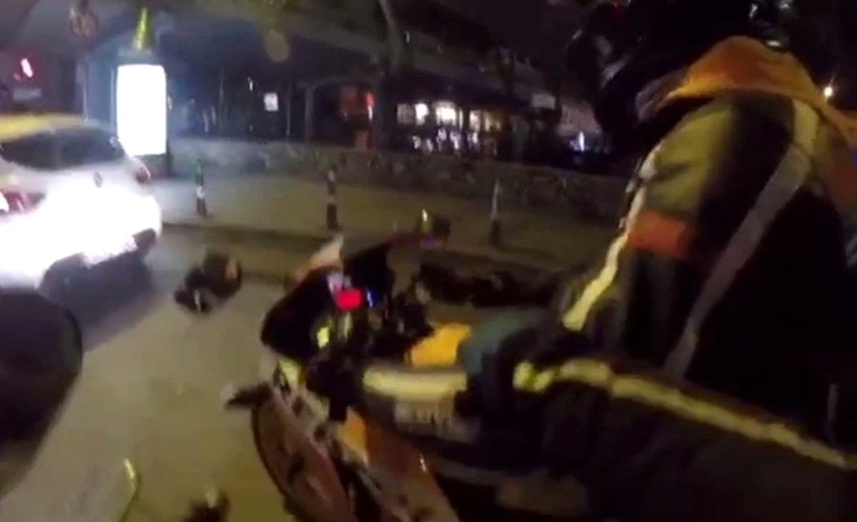 (Özel) İstanbul\'da öfkeli motosiklet sürücülerinin kavgaları kamerada