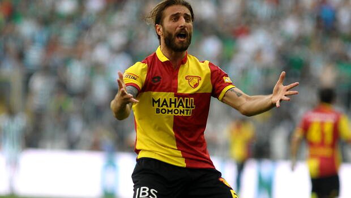 Son dakika Trabzonspor transfer haberleri: Trabzonspor, Fenerbahçe\'nin gözdesi Alpaslan Öztürk\'ün...