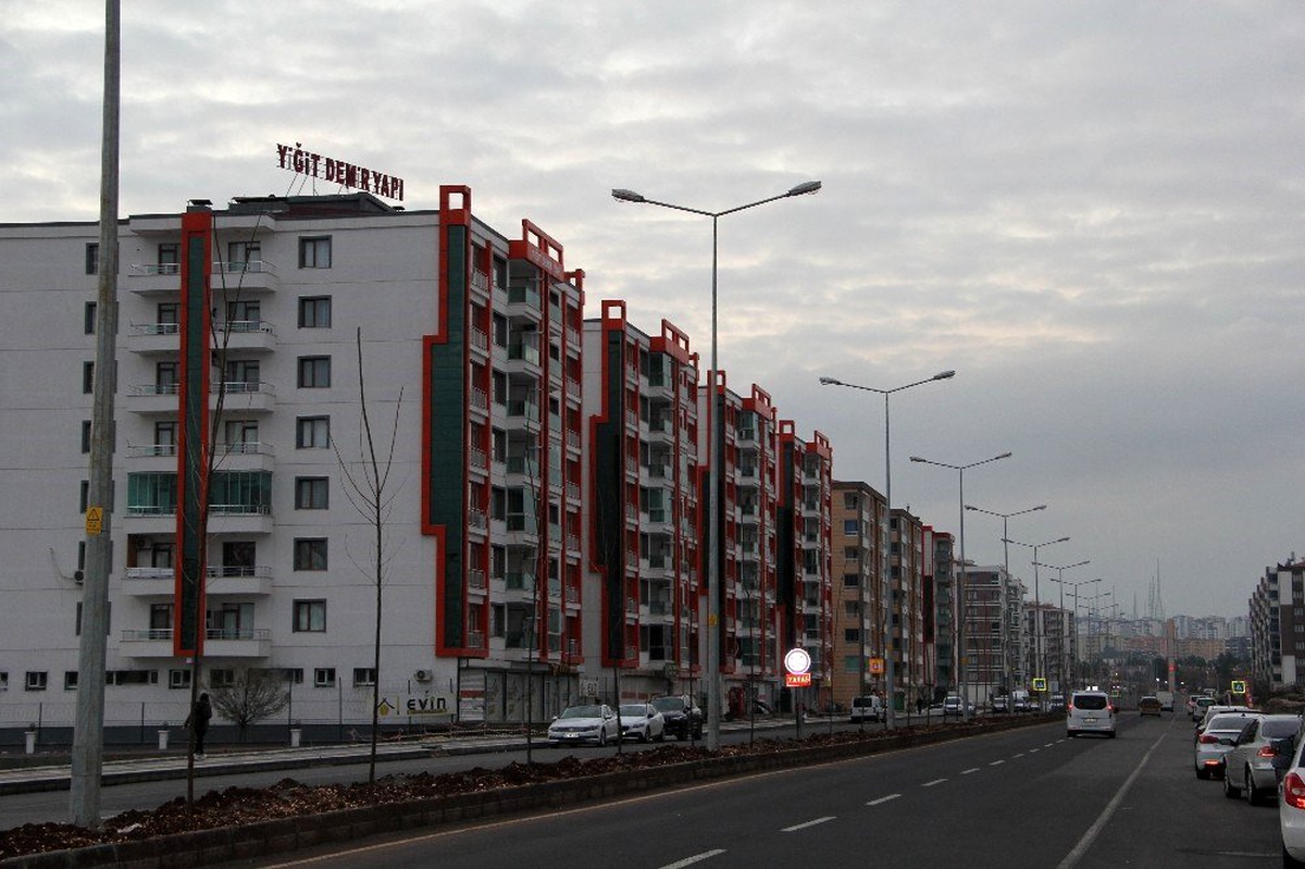 Türkiye\'nin en büyük mahallesini en güzel mahalle yapmak için kolları sıvadı